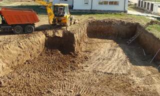 Рытье котлованов под фундамент в Троицке – цена от 2594 руб. за м3 | ИП Садыков В. Р.